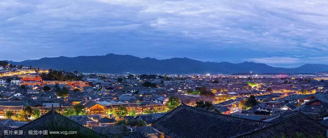 梦想之翼,云南的蓝天白云下